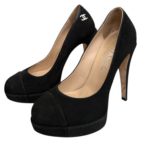 Chanel Black Interlocking CC Logo Suede Pumps, US6/IT36 - Picture 5 of 16